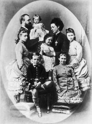 Семья вел. герц. Гессенского Людвига IV (принцесаа Алиса в центре). 1875 г. (ГАРФ)